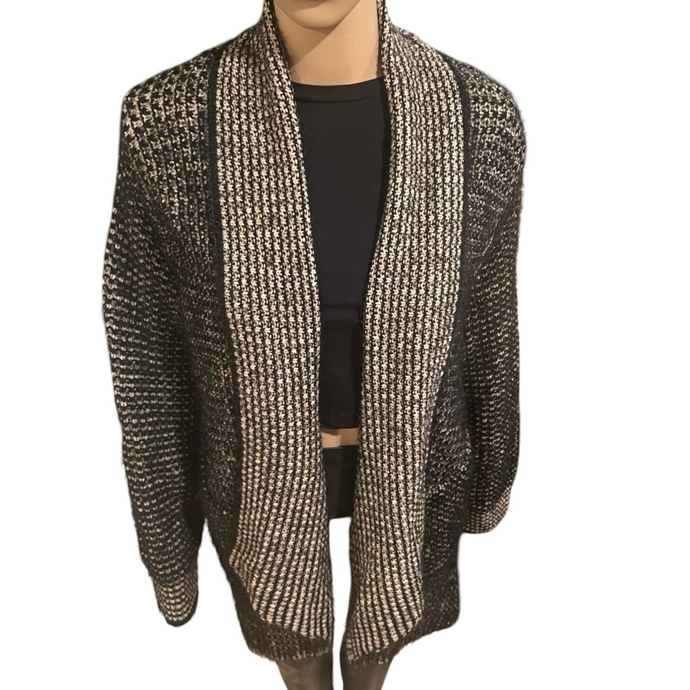 Beautiful Knit Cardigan ๐ - Picture 5 of 11